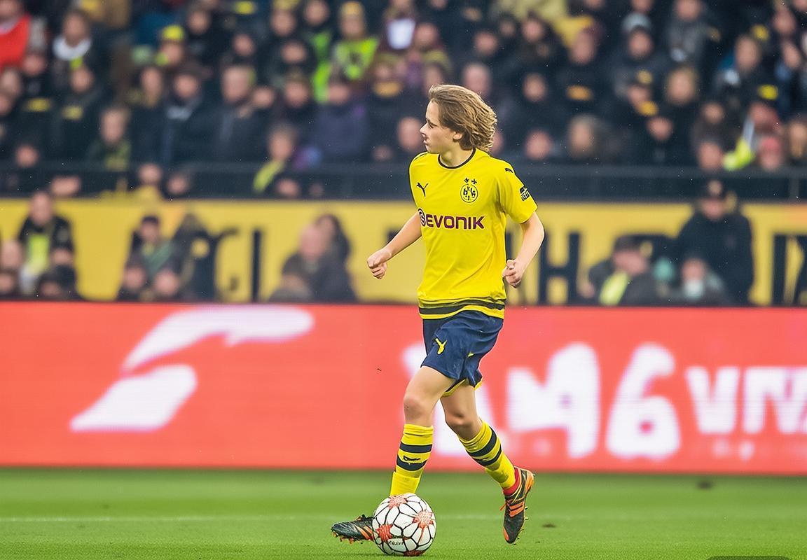 贝林厄姆：英格兰国家队新星闪耀，未来足球之星崛起之路(图2)